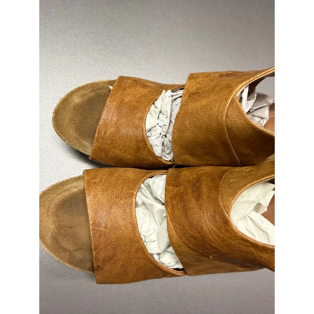 Sofft leather wedge